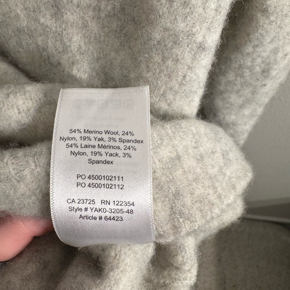 Aritzia Plutarch Sweater - Picture 5 of 5